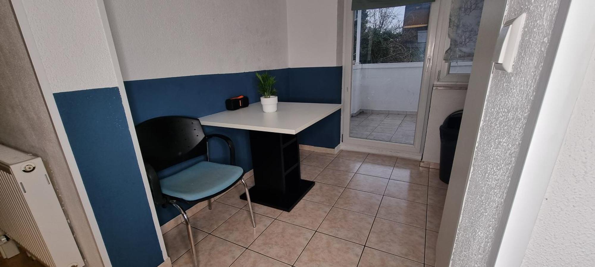 Private In Apartment *